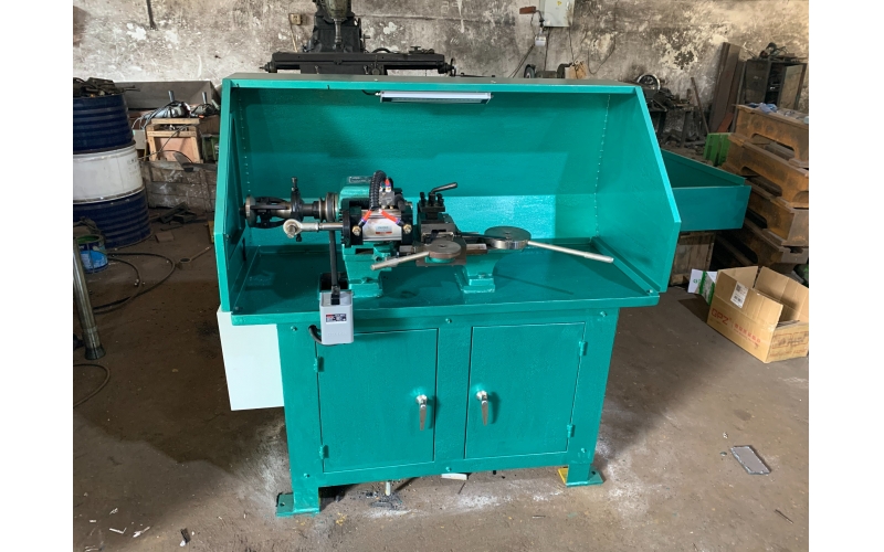 620儀表車床，帶氣動夾緊裝置，可以減輕工人勞動強度